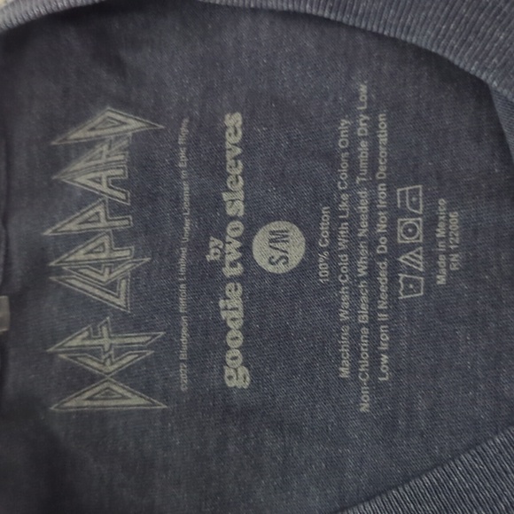 FOREVER 21 ° GOODIE TWO SLEEVES Def Leppard Graphic Tee ~ NWOT - Picture 6 of 8